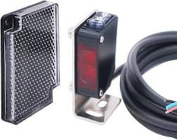 سنسور نوری رفلکتوری NPN امرون مدل E3Z-R61